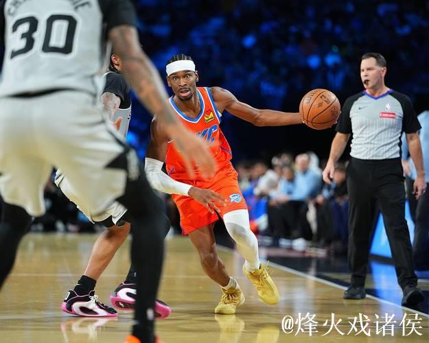 文班甘当绿叶!马刺众将合力掀翻雷霆 证明球队跻身顶尖强队之列 文班甘当绿叶!马刺众将合力掀翻雷霆 证明球队跻身顶尖强队之列